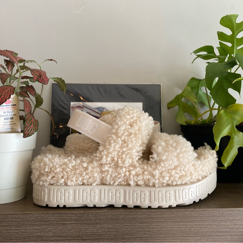 UGG slippers size 9